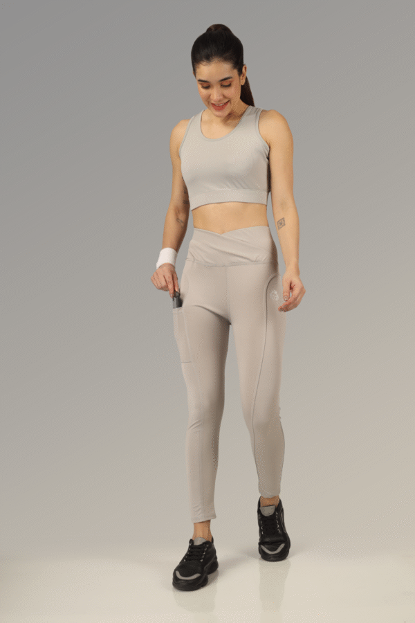 Vibe Fit V-Belt Matching sports bra and high-waist leggings For Women With Side Pocket